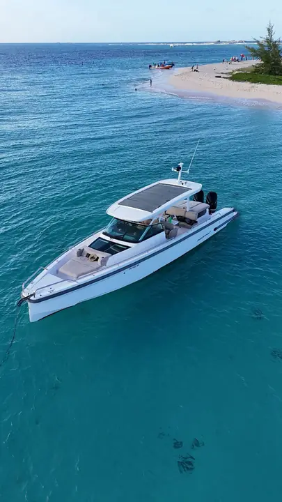 Axopar 38ft detail view
